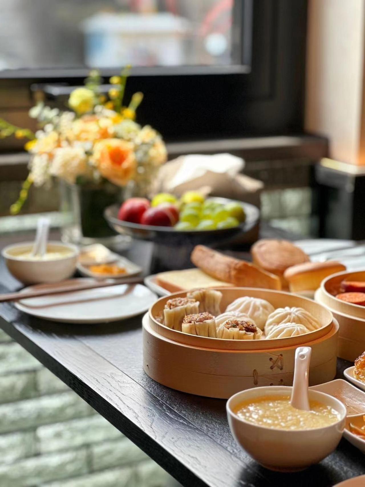 Happy Dragon Courtyard- Newly Renovated With French Windows, Near Tian'anmen Forbidden City,lama Temple And Heaven Temple, 3minutes Walk From Subway,fluent Speaking With Tourist Sights Tickets Service ,free Coffee &laundry Service Beijing