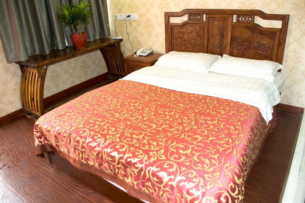 Hotel Happy Dragon Courtyard- Newly Renovated With French Windows, Near Tian'anmen Forbidden City,lama Temple And Heaven Temple, 3minutes Walk From Subway,fluent Speaking With Tourist Sights Tickets Service ,free Coffee &laundry Service
