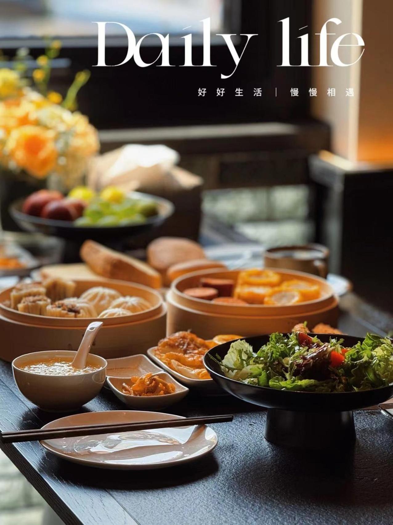 Hotel Happy Dragon Courtyard- Newly Renovated With French Windows, Near Tian'anmen Forbidden City,lama Temple And Heaven Temple, 3minutes Walk From Subway,fluent Speaking With Tourist Sights Tickets Service ,free Coffee &laundry Service Beijing