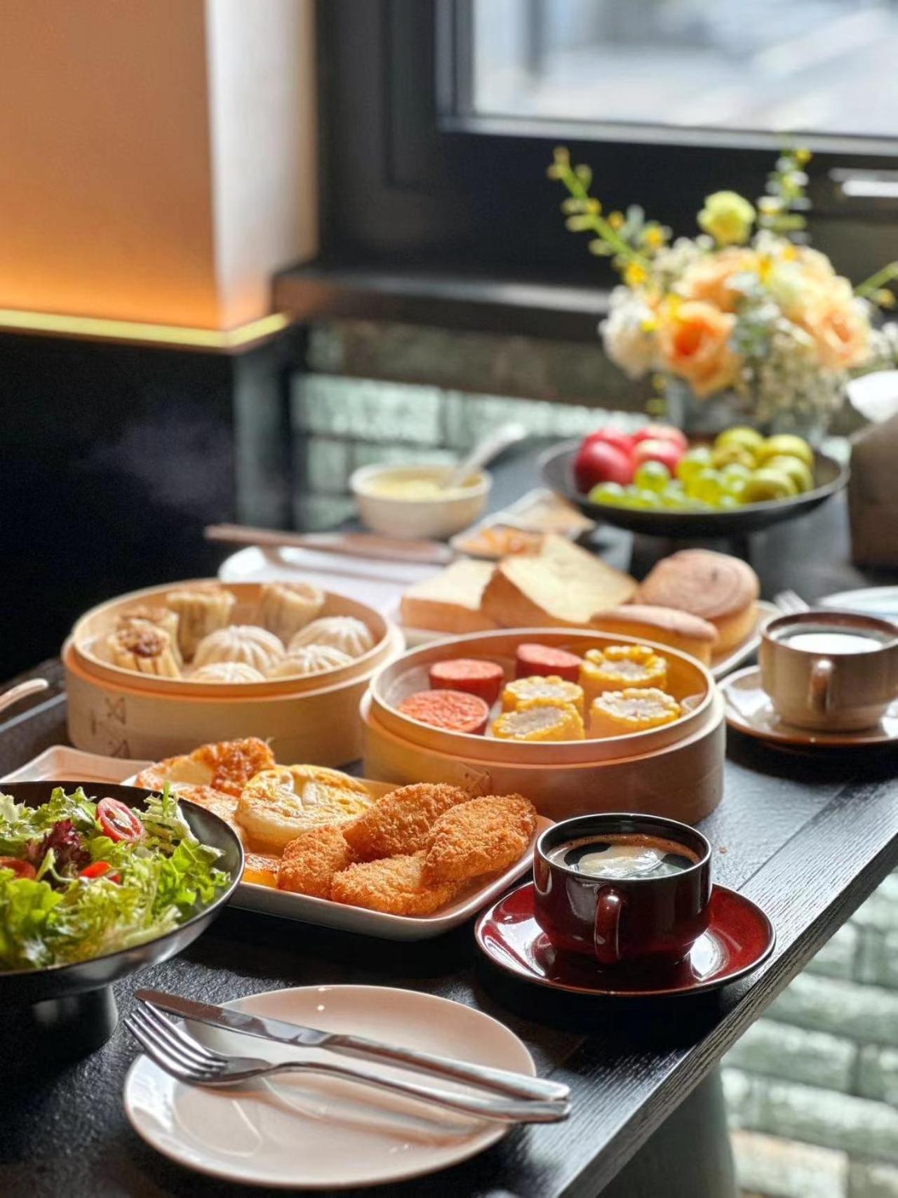 Happy Dragon Courtyard- Newly Renovated With French Windows, Near Tian'anmen Forbidden City,lama Temple And Heaven Temple, 3minutes Walk From Subway,fluent Speaking With Tourist Sights Tickets Service ,free Coffee &laundry Service 5*