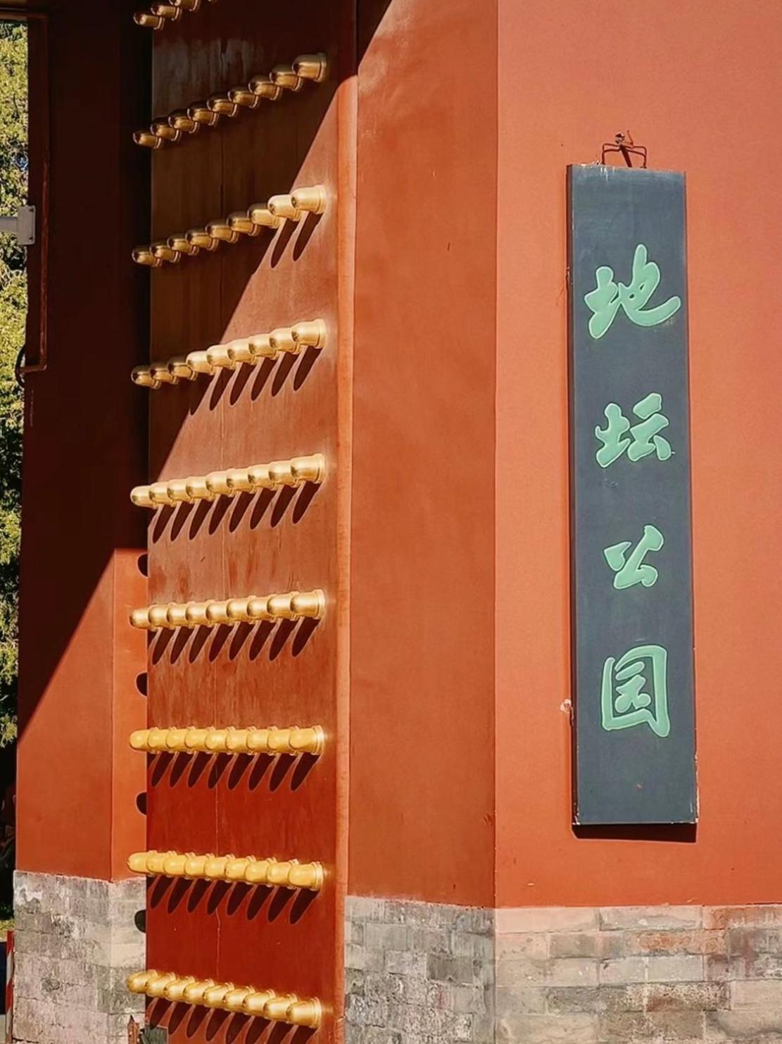 Happy Dragon Courtyard- Newly Renovated With French Windows, Near Tian'anmen Forbidden City,lama Temple And Heaven Temple, 3minutes Walk From Subway,fluent Speaking With Tourist Sights Tickets Service ,free Coffee &laundry Service 5*