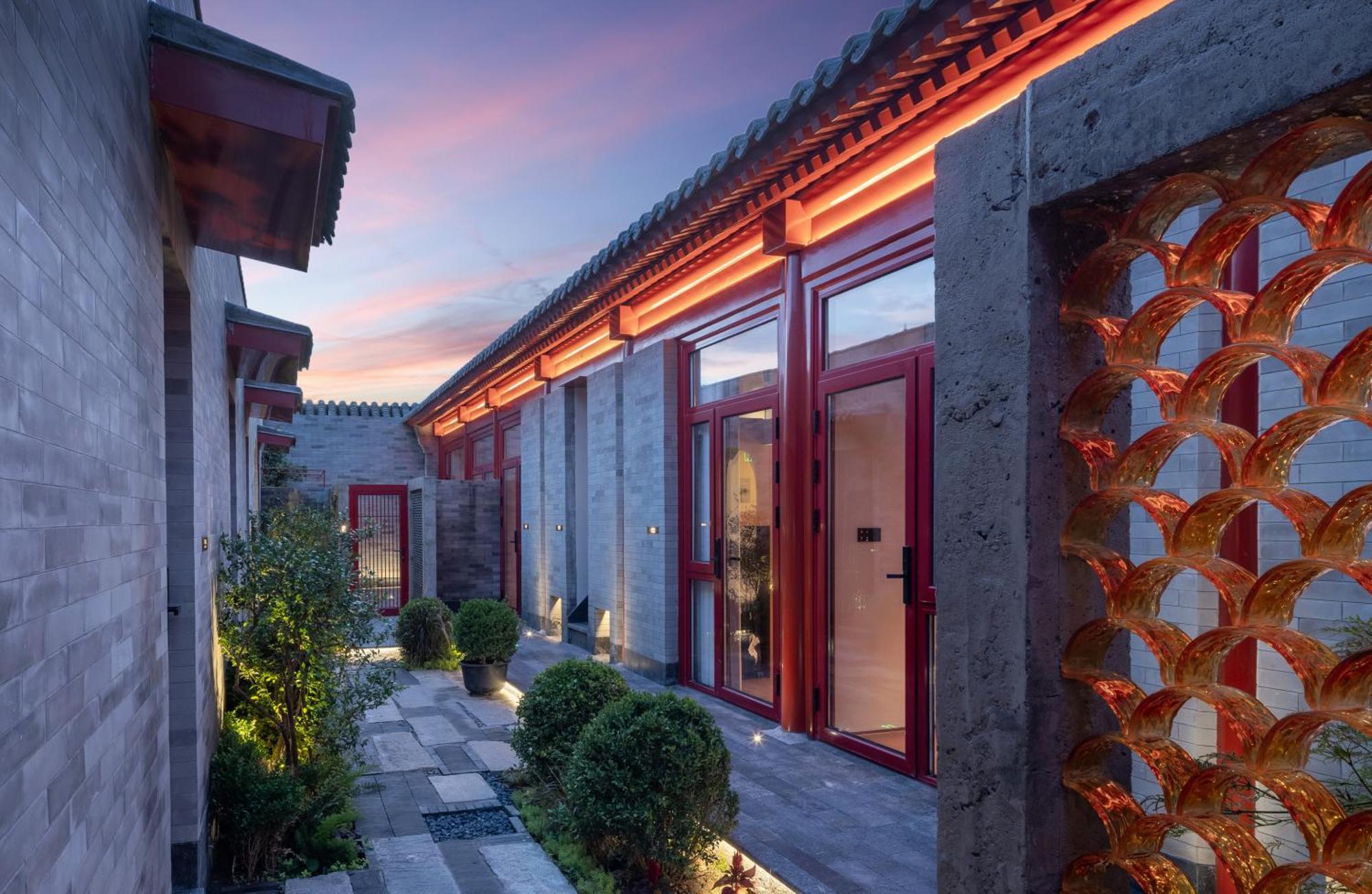 Hotel Happy Dragon Courtyard- Newly Renovated With French Windows, Near Tian'anmen Forbidden City,lama Temple And Heaven Temple, 3minutes Walk From Subway,fluent Speaking With Tourist Sights Tickets Service ,free Coffee &laundry Service