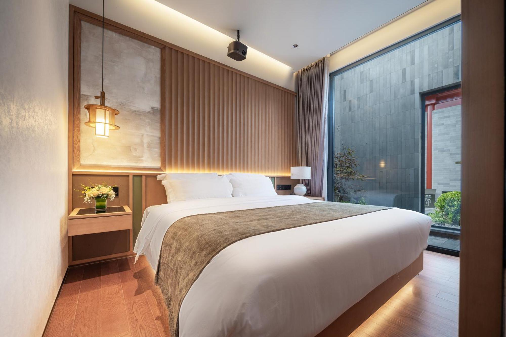Happy Dragon Courtyard- Newly Renovated With French Windows, Near Tian'anmen Forbidden City,lama Temple And Heaven Temple, 3minutes Walk From Subway,fluent Speaking With Tourist Sights Tickets Service ,free Coffee &laundry Service