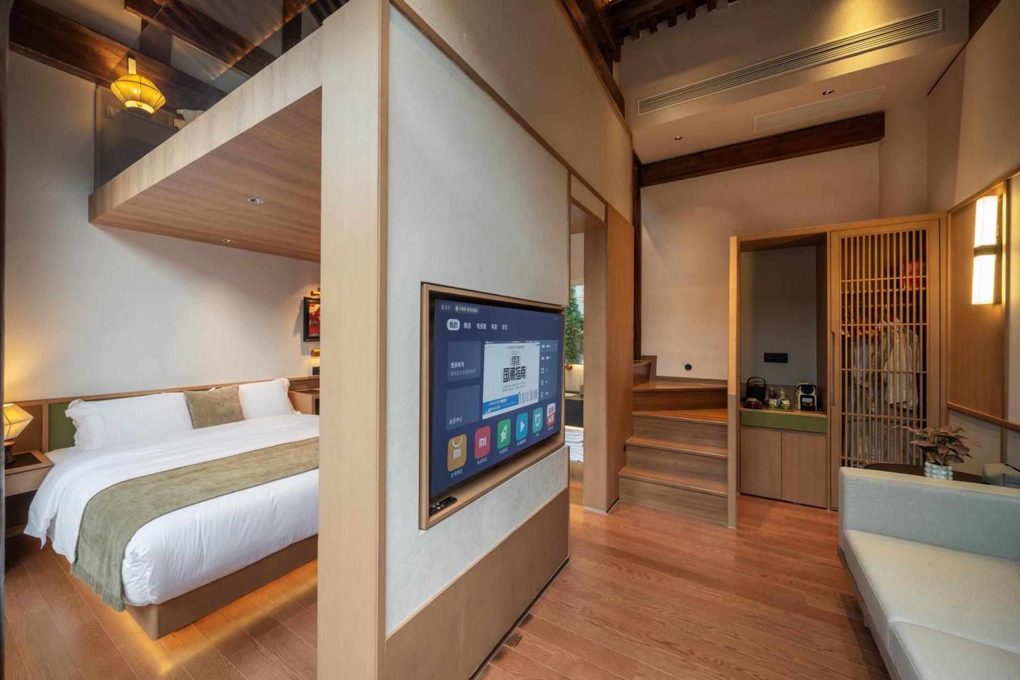 Hotel Happy Dragon Courtyard- Newly Renovated With French Windows, Near Tian'anmen Forbidden City,lama Temple And Heaven Temple, 3minutes Walk From Subway,fluent Speaking With Tourist Sights Tickets Service ,free Coffee &laundry Service Beijing