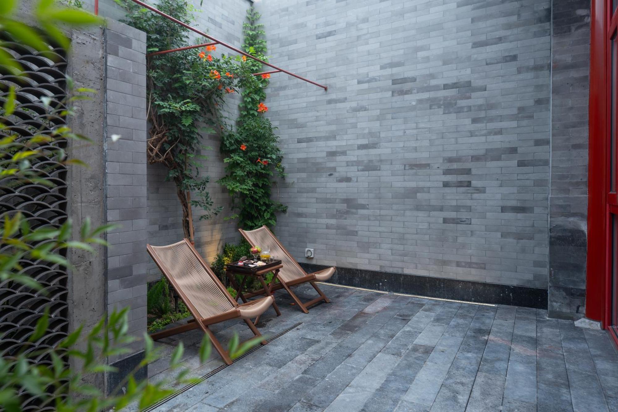 Happy Dragon Courtyard- Newly Renovated With French Windows, Near Tian'anmen Forbidden City,lama Temple And Heaven Temple, 3minutes Walk From Subway,fluent Speaking With Tourist Sights Tickets Service ,free Coffee &laundry Service Beijing