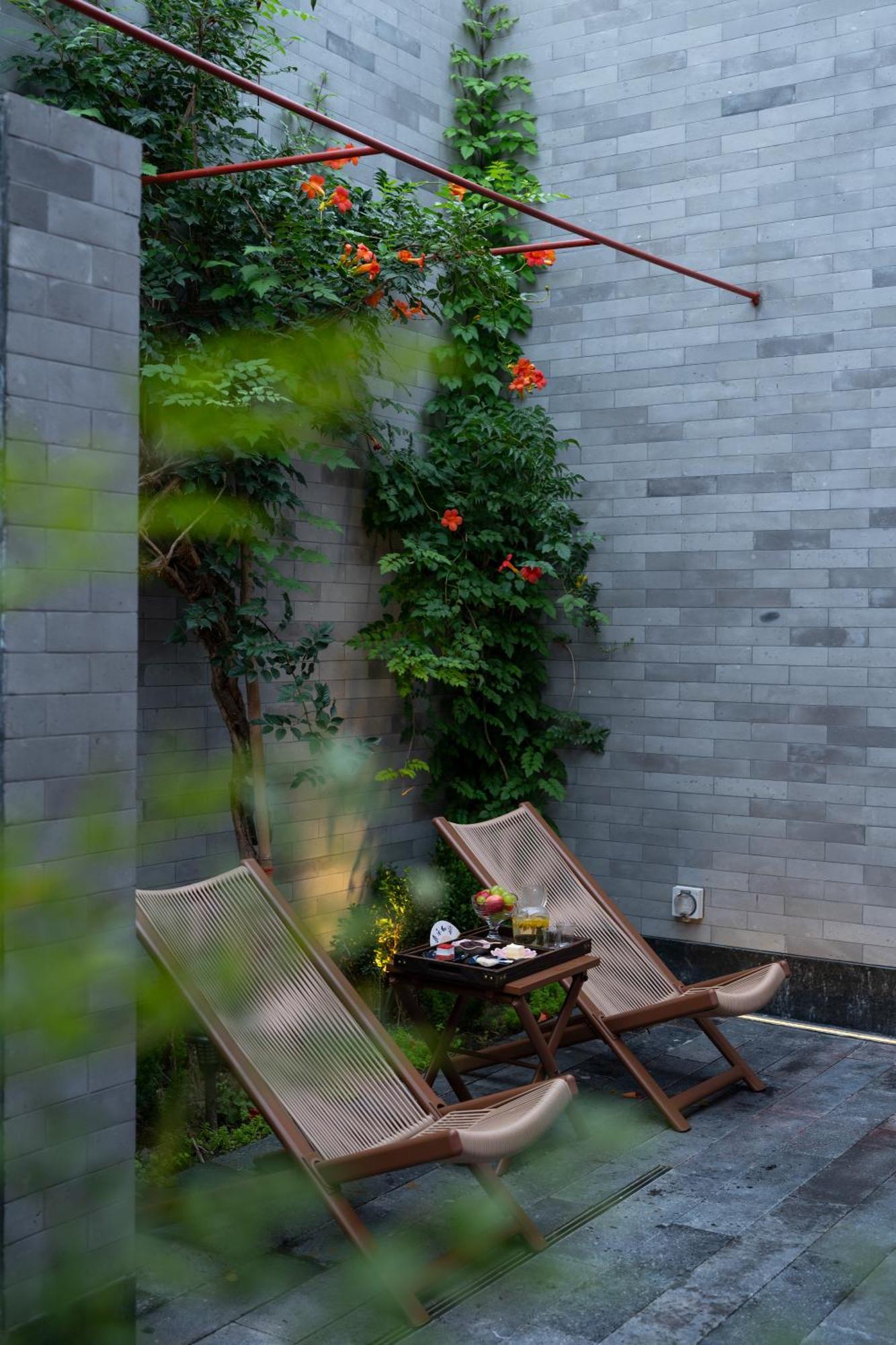 Happy Dragon Courtyard- Newly Renovated With French Windows, Near Tian'anmen Forbidden City,lama Temple And Heaven Temple, 3minutes Walk From Subway,fluent Speaking With Tourist Sights Tickets Service ,free Coffee &laundry Service 5* Beijing