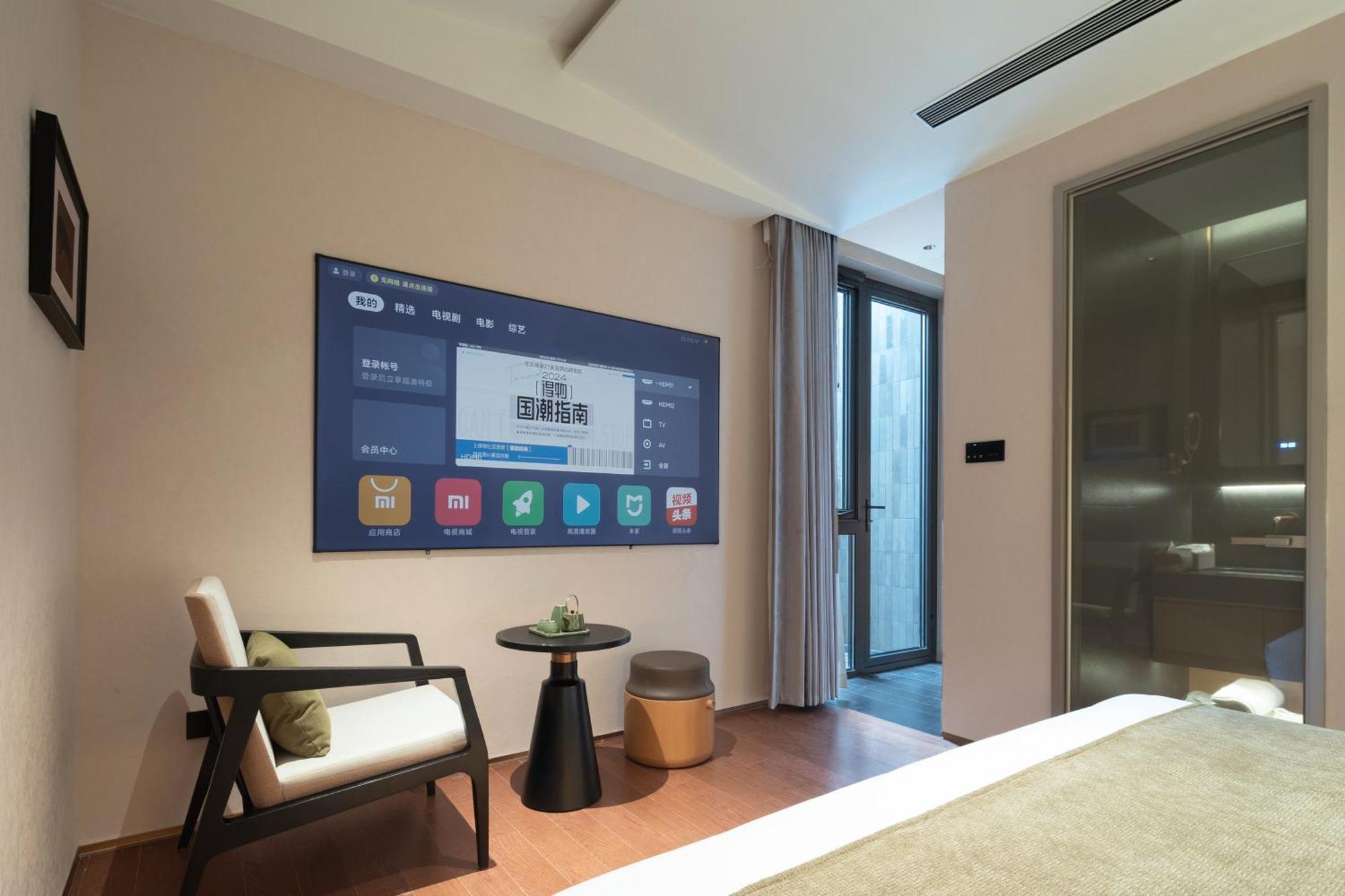 Happy Dragon Courtyard- Newly Renovated With French Windows, Near Tian'anmen Forbidden City,lama Temple And Heaven Temple, 3minutes Walk From Subway,fluent Speaking With Tourist Sights Tickets Service ,free Coffee &laundry Service Hotel 5*