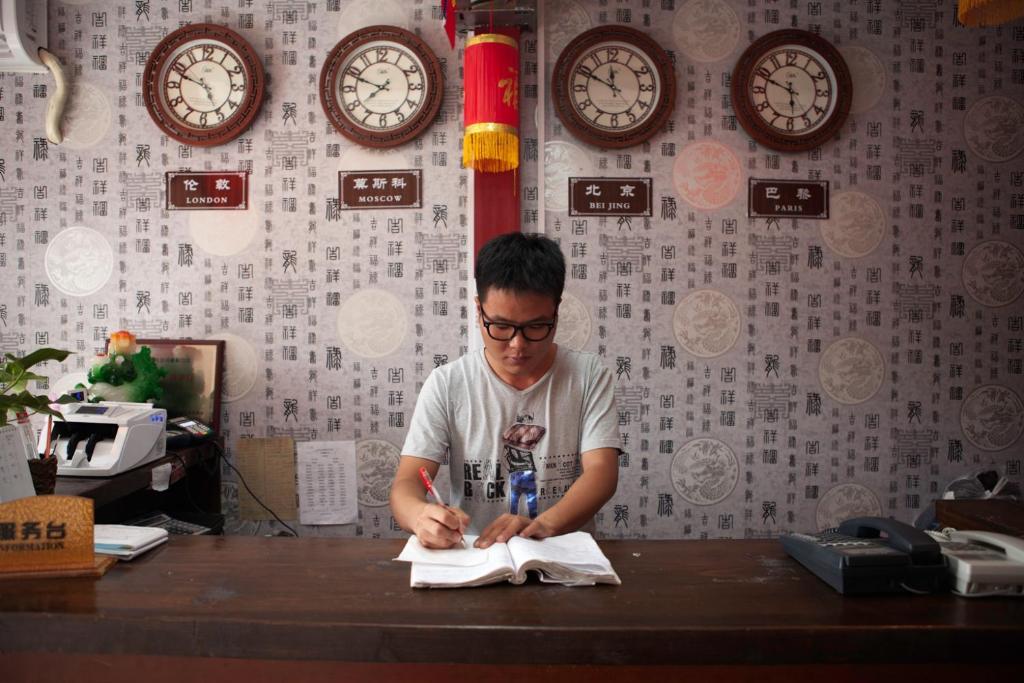 Hotel Happy Dragon Courtyard- Newly Renovated With French Windows, Near Tian'anmen Forbidden City,lama Temple And Heaven Temple, 3minutes Walk From Subway,fluent Speaking With Tourist Sights Tickets Service ,free Coffee &laundry Service Beijing